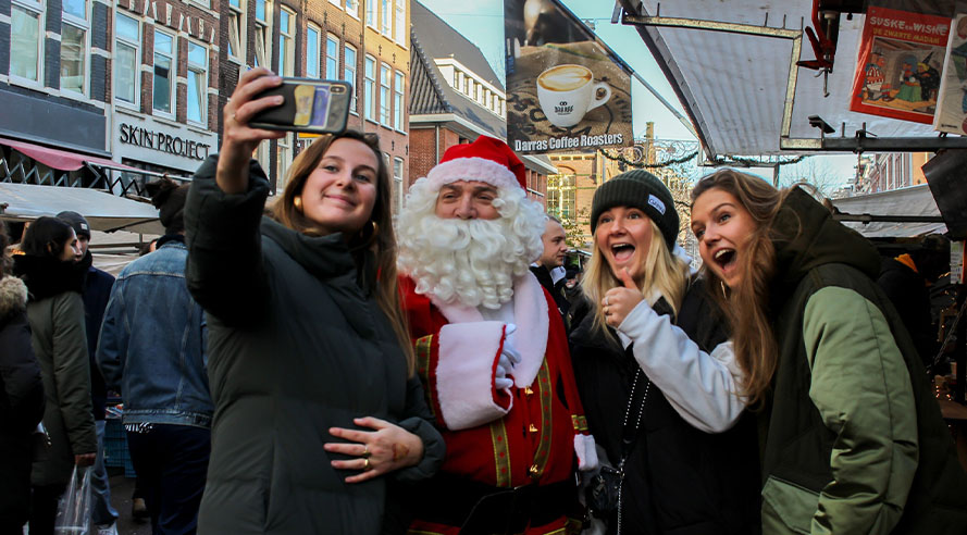 De Albert Cuypmarkt omgetoverd tot magische kerstmarkt